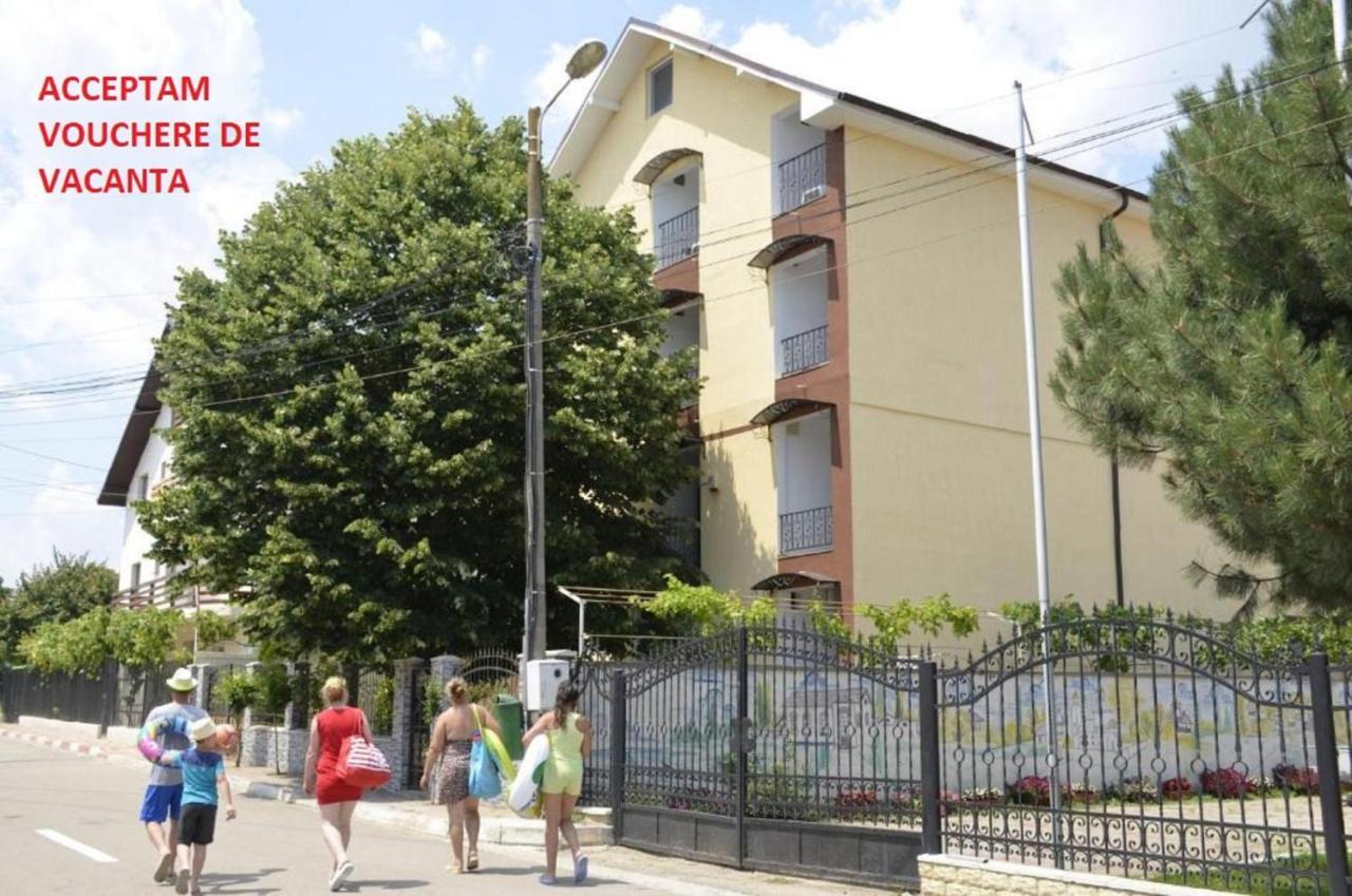 Vila Cu Livada コスティネシュティ エクステリア 写真
