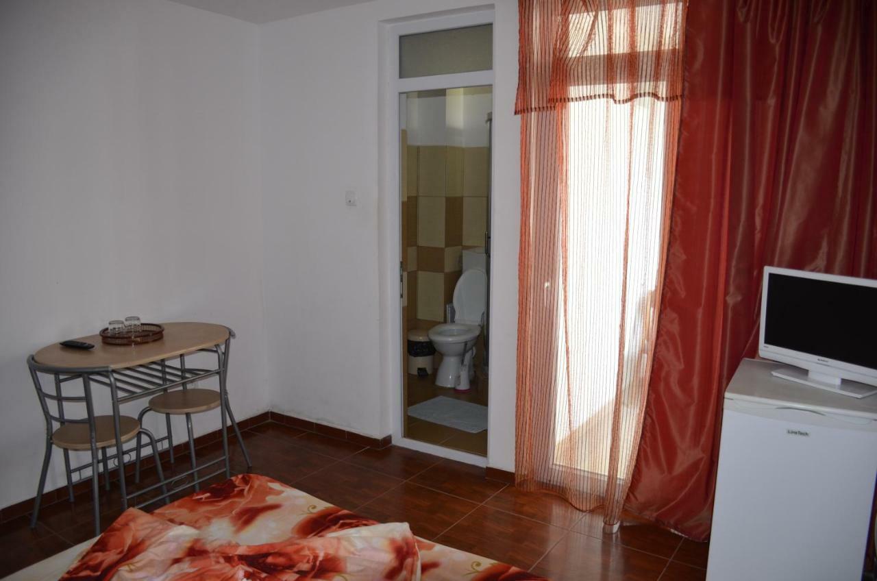 Vila Cu Livada コスティネシュティ エクステリア 写真